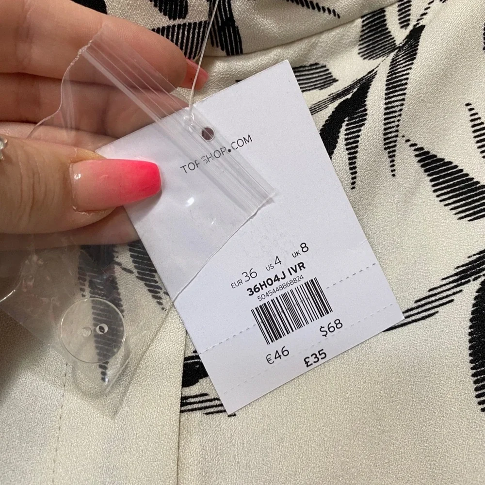 Topshop Floral Black White Dress Shorts - Picture 4 of 5